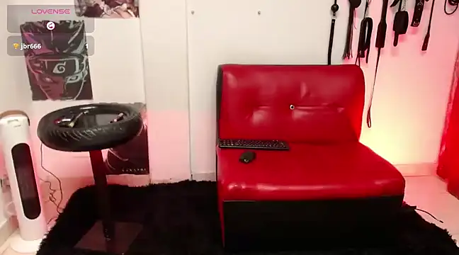 Snapshot of MadissomCute chatting on December 13, 7:25 am MadissomCute online show from December 13, 7:25 am