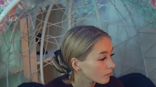 FlairCunard online show from December 18, 5:52 pm