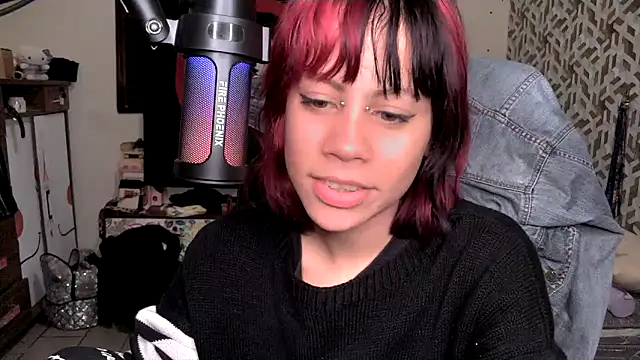 Snapshot of Liv_Alt chatting on June 13, 11:46 pm Liv Alt online show from June 13, 11:46 pm