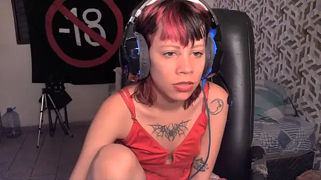 Snapshot of Liv_Alt chatting on July 1, 1:45 pm Liv Alt online show from July 1, 1:45 pm