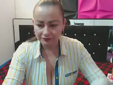 ScarletGlow1 online show from January 20, 3:18 pm