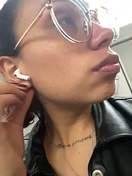 lilith-deveraux online show from March 22, 12:35 pm