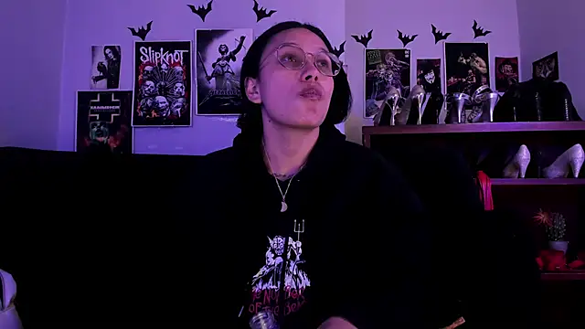 lilith-deveraux online show from June 30, 4:46 am