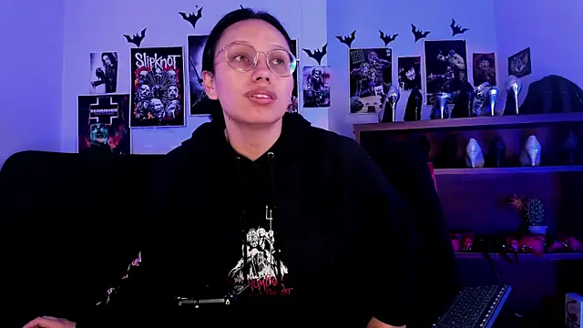 lilith-deveraux online show from July 9, 4:33 pm