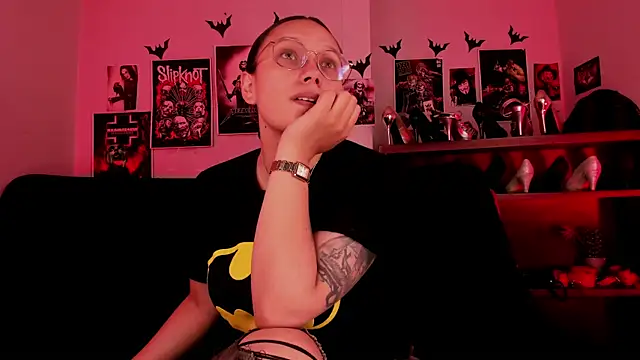 lilith-deveraux online show from July 14, 4:06 am