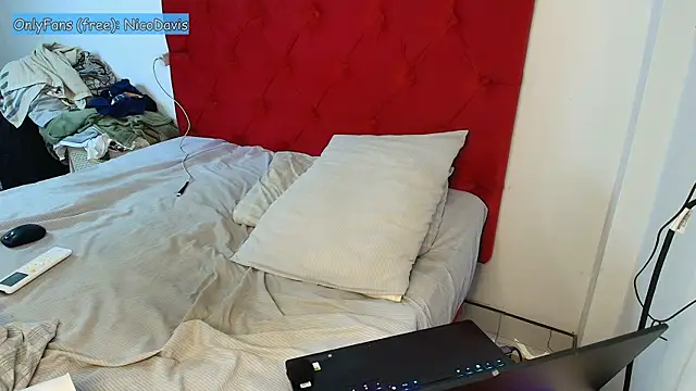 Snapshot of NicoDavisHere chatting on July 23, 1:58 am NicoDavisHere online show from July 23, 1:58 am