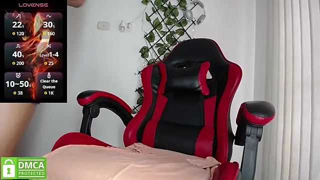 Snapshot of darkviper26 chatting on October 14, 12:28 pm darkviper26 online show from October 14, 12:28 pm