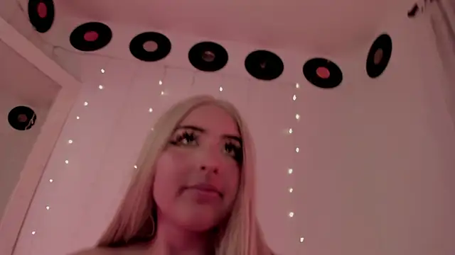 Snapshot of _dahian14_ chatting on October 20, 4:24 am dahian14 online show from October 20, 4:24 am