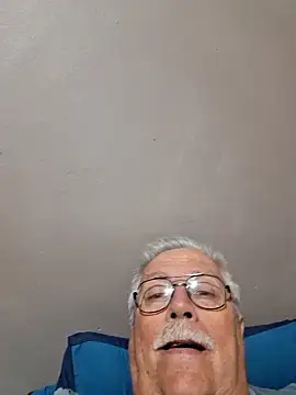 Snapshot of NawtyB1965 chatting on October 4, 4:10 am NawtyB1965 online show from October 4, 4:10 am