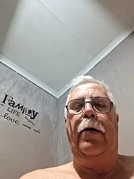 Snapshot of NawtyB1965 chatting on October 11, 3:39 am NawtyB1965 online show from October 11, 3:39 am