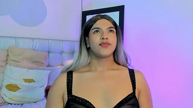 Snapshot of Axel_brunette1 chatting on March 11, 2:10 am Axel brunette1 online show from March 11, 2:10 am