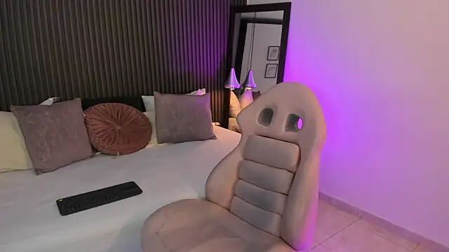 Snapshot of Axel_brunette1 chatting on September 24, 7:39 pm Axel brunette1 online show from September 24, 7:39 pm