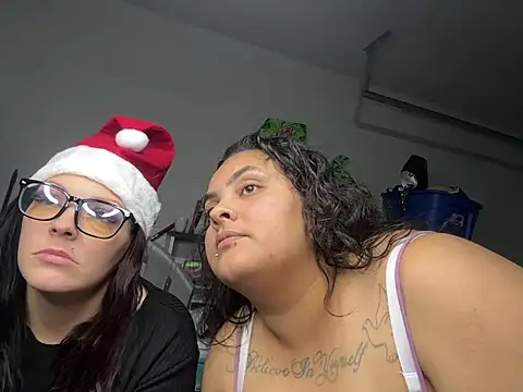 Snapshot of DatBishYouMiss chatting on December 16, 8:41 am DatBishYouMiss online show from December 16, 8:41 am