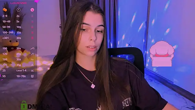 Snapshot of heiley_meow chatting on October 21, 9:15 pm heiley meow online show from October 21, 9:15 pm