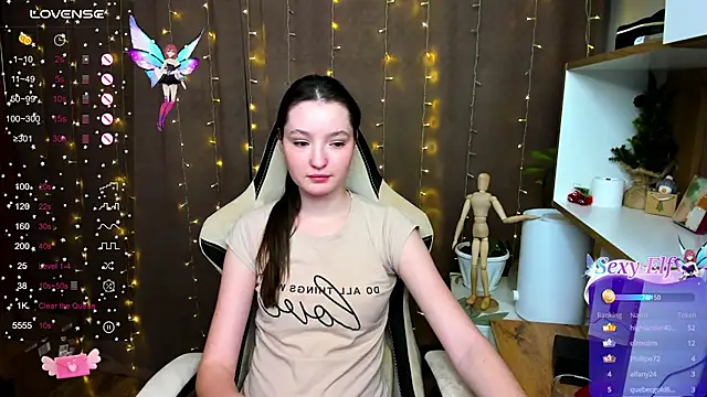 Snapshot of Fairyy_Moon chatting on December 26, 6:01 pm Fairyy Moon online show from December 26, 6:01 pm