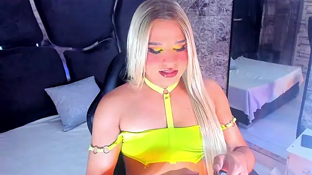 Snapshot of Elody_Preysler69 chatting on October 10, 4:55 am Elody Preysler69 online show from October 10, 4:55 am