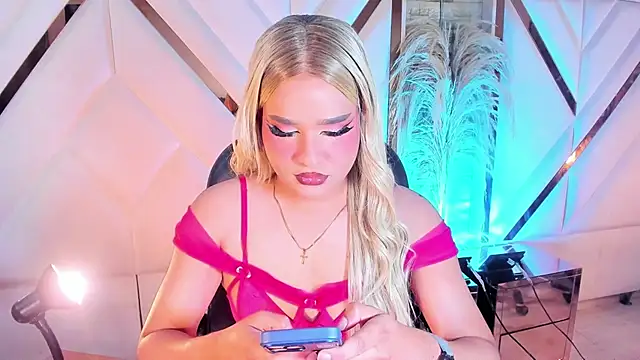 Snapshot of Elody_Preysler69 chatting on February 17, 5:15 am Elody Preysler69 online show from February 17, 5:15 am