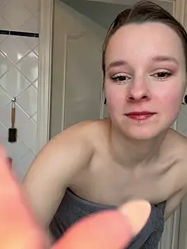 Snapshot of Izzy_Inked chatting on March 16, 7:17 pm Izzy Inked online show from March 16, 7:17 pm