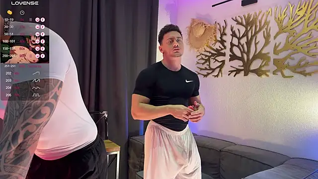 Snapshot of Justin_Hardy chatting on October 29, 9:38 pm Justin Hardy online show from October 29, 9:38 pm