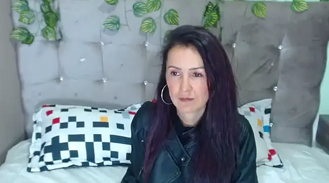 Snapshot of saray_hot202cl chatting on January 5, 2:38 am saray hot202cl online show from January 5, 2:38 am