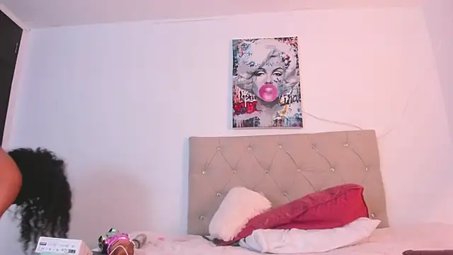 Snapshot of Milkdulce1 chatting on February 21, 9:13 am Milkdulce1 online show from February 21, 9:13 am