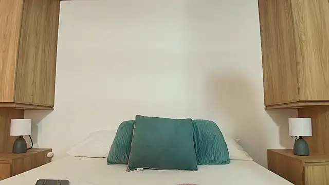 Snapshot of Milkdulce1 chatting on October 6, 8:17 pm Milkdulce1 online show from October 6, 8:17 pm