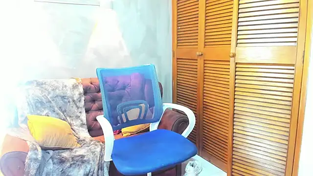 Snapshot of Dylanstonne chatting on January 15, 8:16 pm Dylanstonne online show from January 15, 8:16 pm