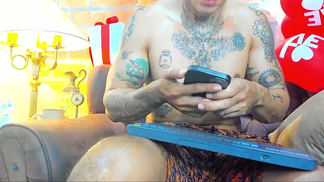 Snapshot of Dylanstonne chatting on February 9, 1:14 pm Dylanstonne online show from February 9, 1:14 pm