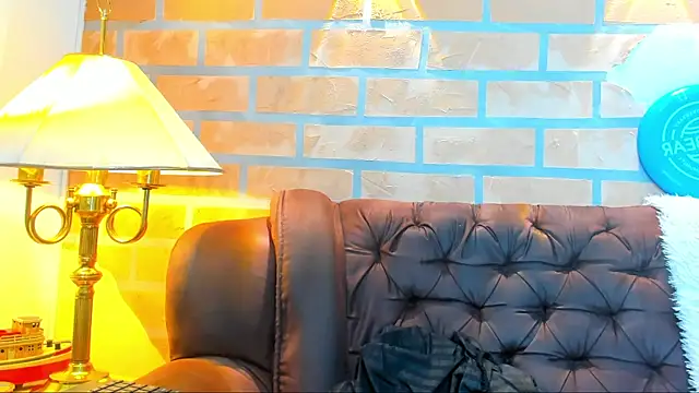 Snapshot of Dylanstonne chatting on February 26, 12:38 am Dylanstonne online show from February 26, 12:38 am