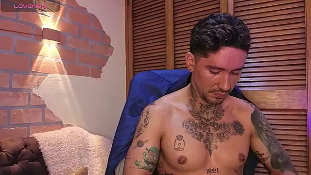 Snapshot of Dylanstonne chatting on November 29, 8:45 pm Dylanstonne online show from November 29, 8:45 pm