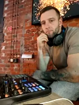 serjdj90 online show from December 13, 8:47 pm