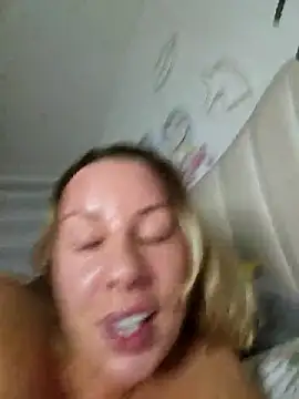 Snapshot of Sparkle2206 chatting on May 15, 11:34 pm Sparkle2206 online show from May 15, 11:34 pm