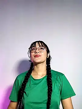 Snapshot of chunn_liioo chatting on February 1, 4:44 pm chunn liioo online show from February 1, 4:44 pm