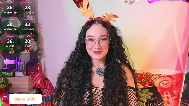 Snapshot of chunn_liioo chatting on December 21, 8:27 pm chunn liioo online show from December 21, 8:27 pm