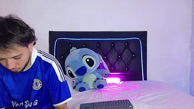 LeagueOfLovers online show from July 6, 11:40 pm