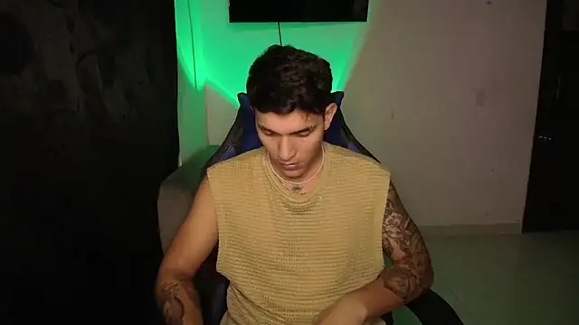 Snapshot of Aangelhot chatting on January 3, 1:16 am Aangelhot online show from January 3, 1:16 am