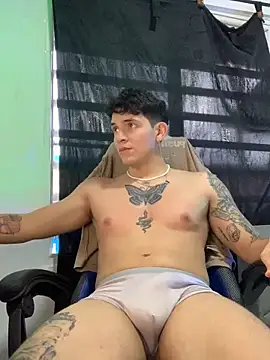 Snapshot of Aangelhot chatting on February 9, 10:32 pm Aangelhot online show from February 9, 10:32 pm