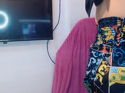 Snapshot of Nathalie_Heartxoxo69 chatting on May 22, 3:39 pm Nathalie Heartxoxo69 online show from May 22, 3:39 pm