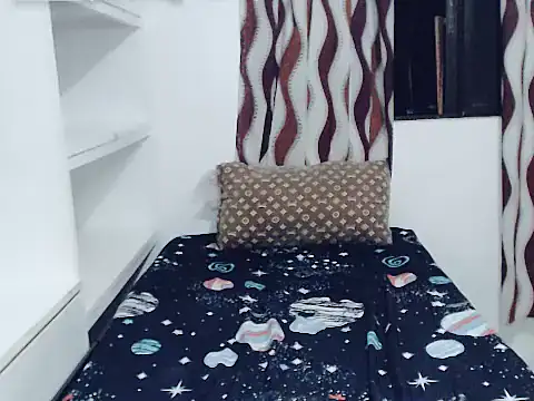 Snapshot of Nathalie_Heartxoxo69 chatting on July 17, 3:07 pm Nathalie Heartxoxo69 online show from July 17, 3:07 pm