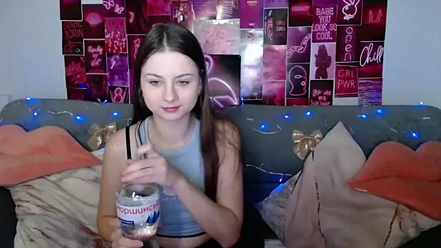 Snapshot of MilanaRoza chatting on January 17, 6:04 am MilanaRoza online show from January 17, 6:04 am