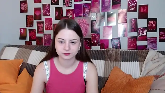 Snapshot of MilanaRoza chatting on February 2, 6:15 am MilanaRoza online show from February 2, 6:15 am