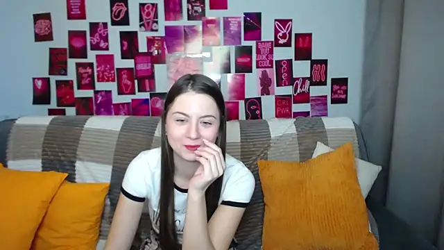 Snapshot of MilanaRoza chatting on February 27, 5:45 am MilanaRoza online show from February 27, 5:45 am