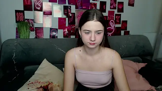 Snapshot of MilanaRoza chatting on October 16, 4:57 am MilanaRoza online show from October 16, 4:57 am