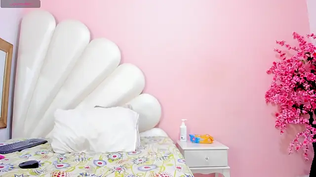 Ally Parkeer  online show from January 8, 4:00 pm