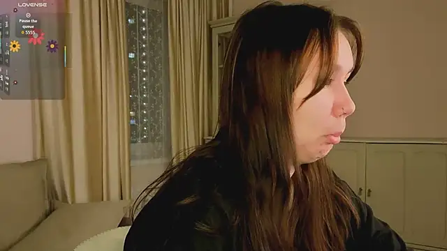 Snapshot of Alisia_Mars chatting on December 3, 4:42 am Alisia Mars online show from December 3, 4:42 am