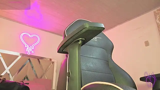 Snapshot of Laylafoxy_tay chatting on October 23, 3:17 am Laylafoxy tay online show from October 23, 3:17 am