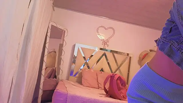 Snapshot of Laylafoxy_tay chatting on November 8, 3:29 am Laylafoxy tay online show from November 8, 3:29 am