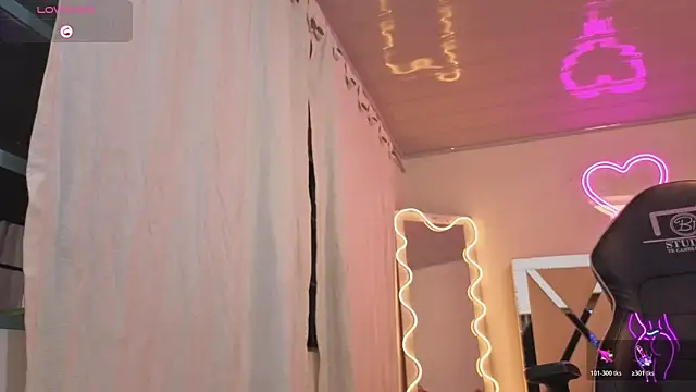 Snapshot of Laylafoxy_tay chatting on November 9, 3:16 am Laylafoxy tay online show from November 9, 3:16 am