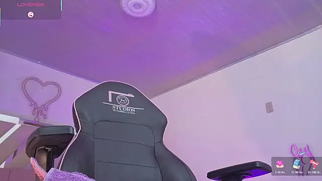 Snapshot of Laylafoxy_tay chatting on November 11, 3:28 am Laylafoxy tay online show from November 11, 3:28 am