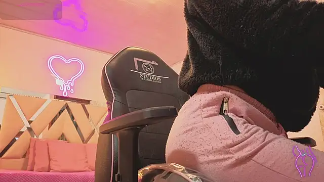 Snapshot of Laylafoxy_tay chatting on December 2, 3:23 am Laylafoxy tay online show from December 2, 3:23 am